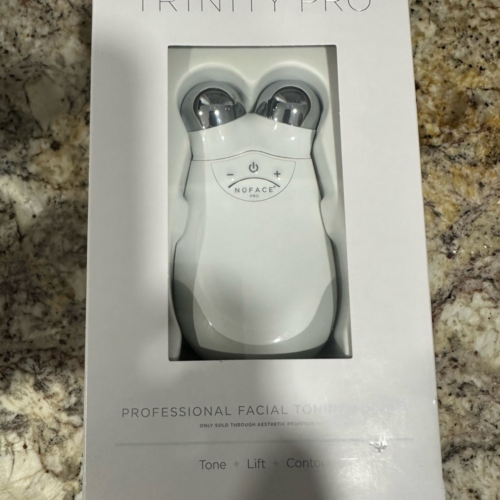 NuFace Trinity Pro in White and Silver